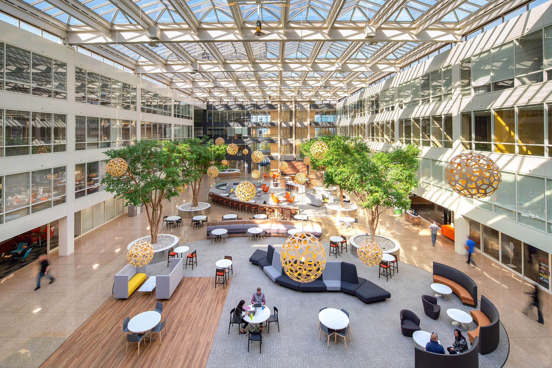 The light filled atrium of the schaumburg corporate center office building.